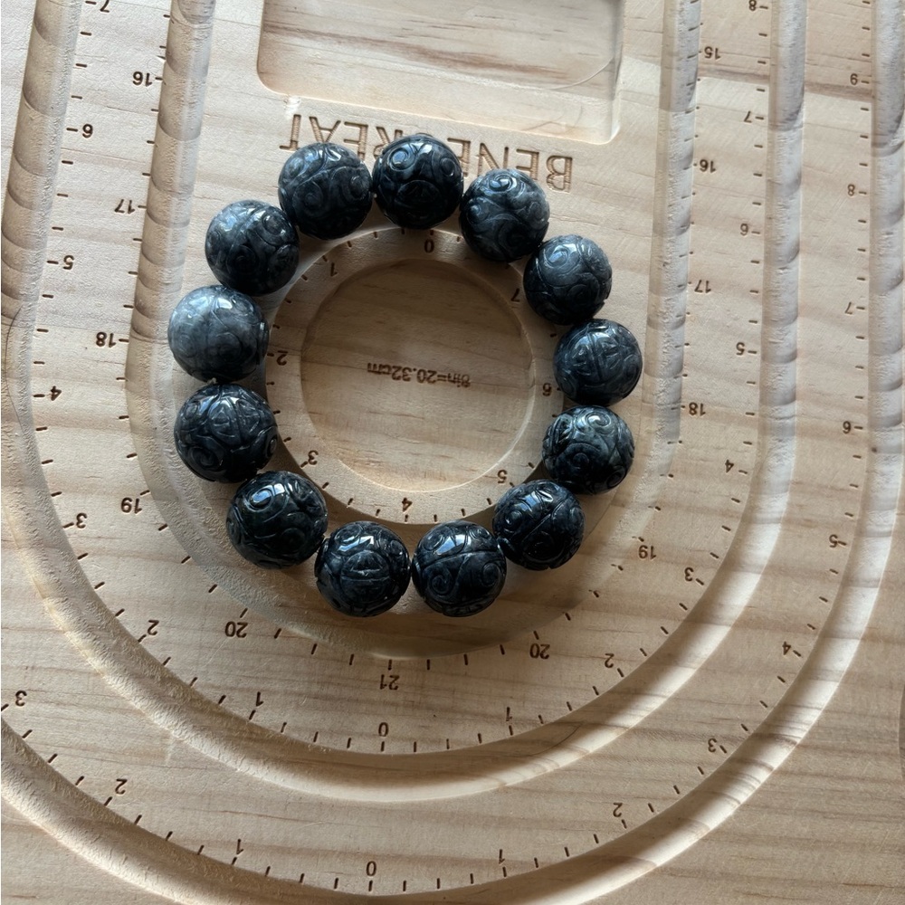 Grade A Carved Wuji Jadeite Beaded Bracelet - Picture 6 of 10